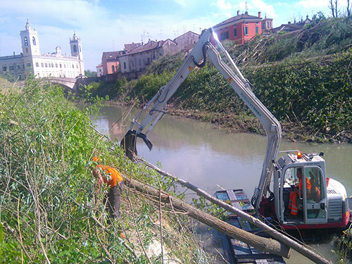 Lavori fluviali e manutenzione argini